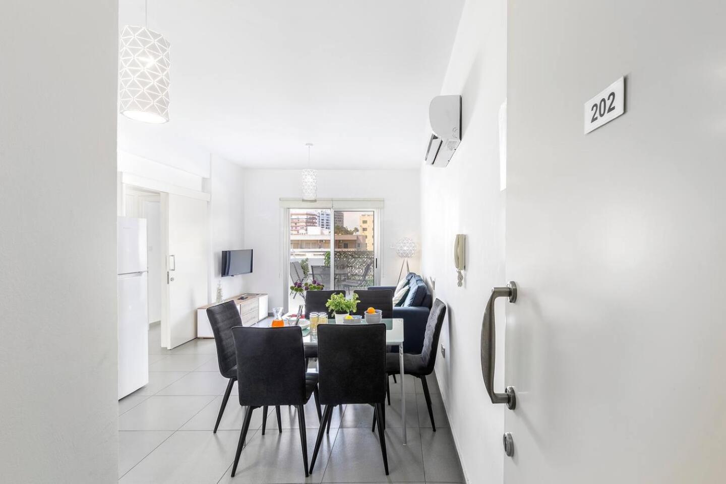 Airbnsea City Centre Side Sea View Apartments Larnaca Exterior photo