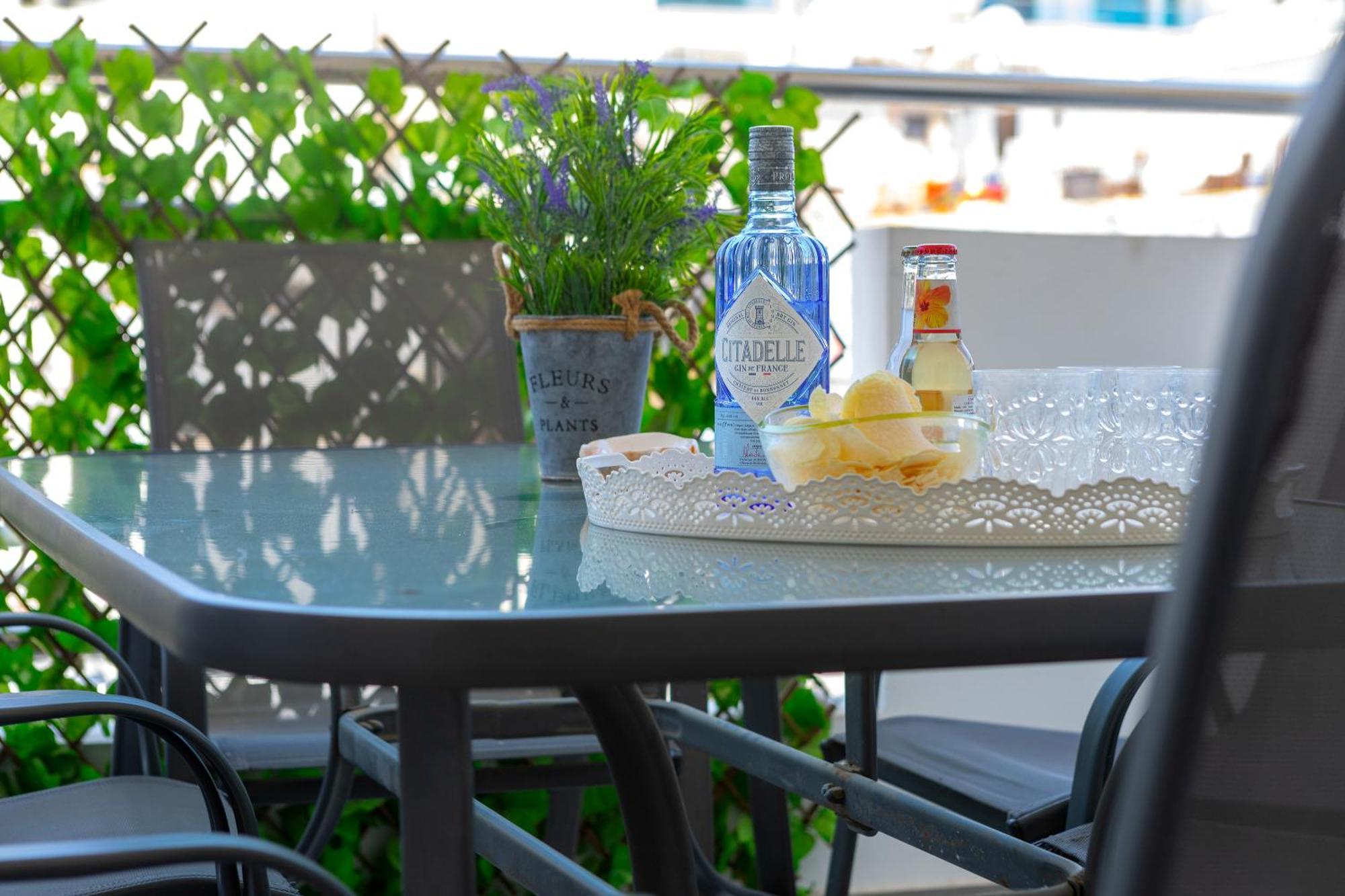 Airbnsea City Centre Side Sea View Apartments Larnaca Exterior photo