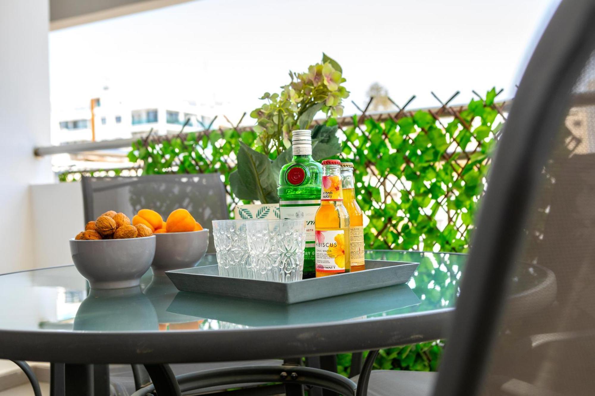 Airbnsea City Centre Side Sea View Apartments Larnaca Exterior photo