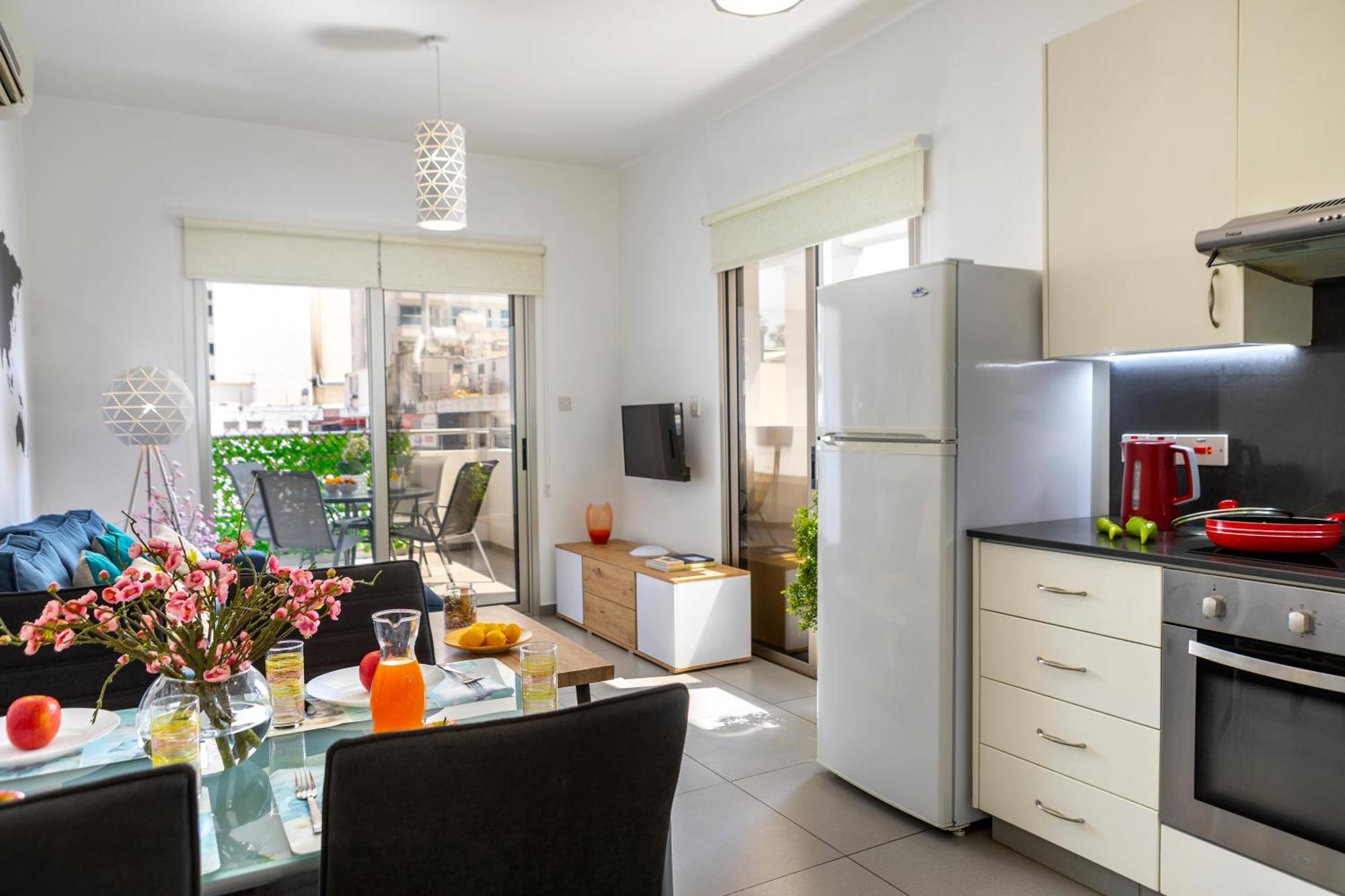 Airbnsea City Centre Side Sea View Apartments Larnaca Exterior photo