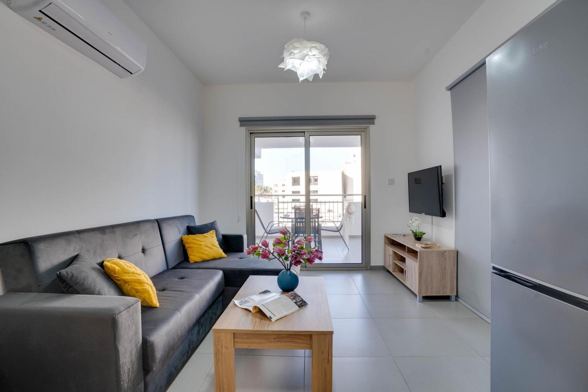 Airbnsea City Centre Side Sea View Apartments Larnaca Exterior photo